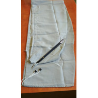 Pokrowiec ochronny na parasole wahadłowe o długości do 350 cm i wymiarach 300x300 w kolorze szarym